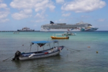 One of the locations where cruise ships drop anchor near Plaza Central and Avienda Rafael Melgar