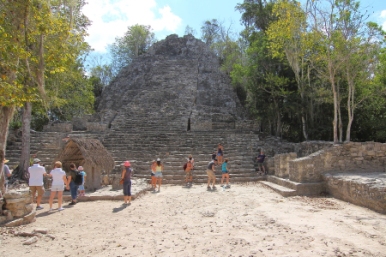 Located in the Coba group of structures, it is 24 meters high and is the place where rituals were carried out