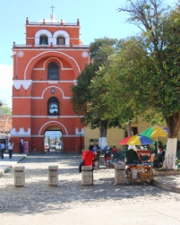 surrounded by the del Carmen Church and cultural center, the arch was built in 1677