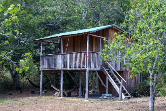 Cabin in the Vilcabamba nature reserve